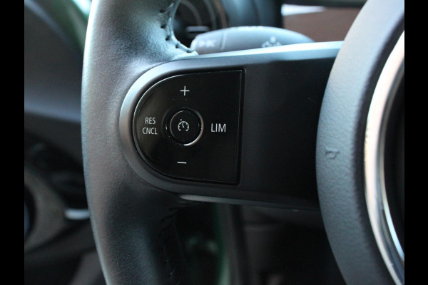 MINI Mini 1.5 Cooper Automaat Maximise | Achteruitrij Camera | Navigatie | Keyless start | Climate Control | Parkeer sensoren | Verwarmde voorstoelen
