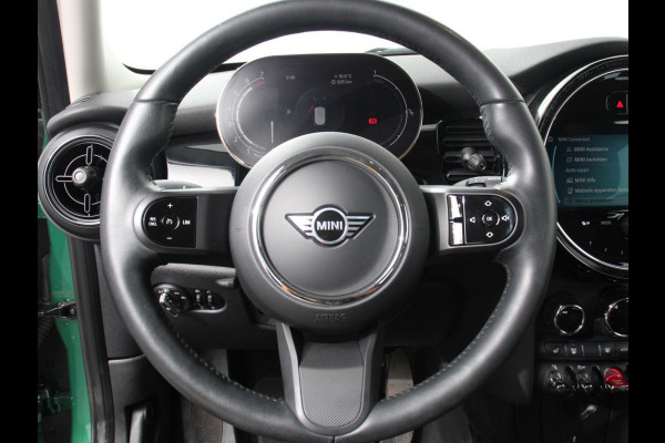 MINI Mini 1.5 Cooper Automaat Maximise | Achteruitrij Camera | Navigatie | Keyless start | Climate Control | Parkeer sensoren | Verwarmde voorstoelen