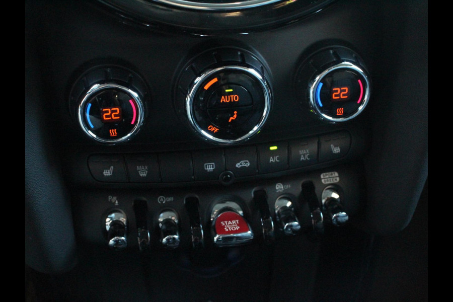 MINI Mini 1.5 Cooper Automaat Maximise | Achteruitrij Camera | Navigatie | Keyless start | Climate Control | Parkeer sensoren | Verwarmde voorstoelen