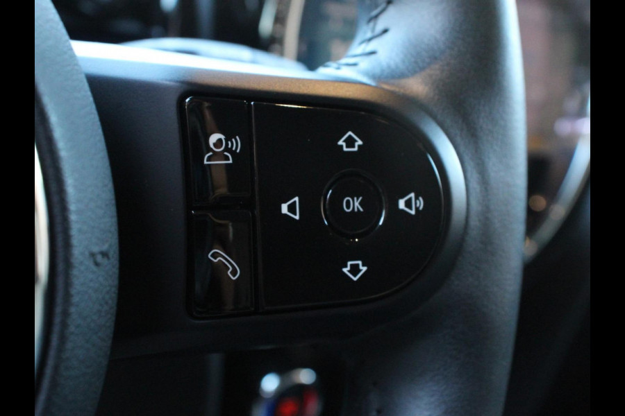 MINI Mini 1.5 Cooper Automaat Maximise | Achteruitrij Camera | Navigatie | Keyless start | Climate Control | Parkeer sensoren | Verwarmde voorstoelen