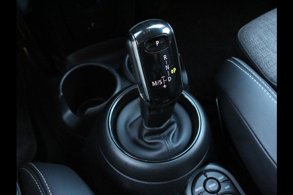 MINI Mini 1.5 Cooper Automaat Maximise | Achteruitrij Camera | Navigatie | Keyless start | Climate Control | Parkeer sensoren | Verwarmde voorstoelen