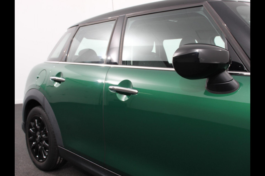 MINI Mini 1.5 Cooper Automaat Maximise | Achteruitrij Camera | Navigatie | Keyless start | Climate Control | Parkeer sensoren | Verwarmde voorstoelen