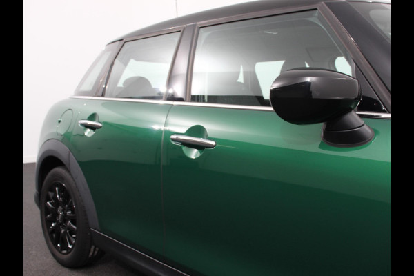 MINI Mini 1.5 Cooper Automaat Maximise | Achteruitrij Camera | Navigatie | Keyless start | Climate Control | Parkeer sensoren | Verwarmde voorstoelen