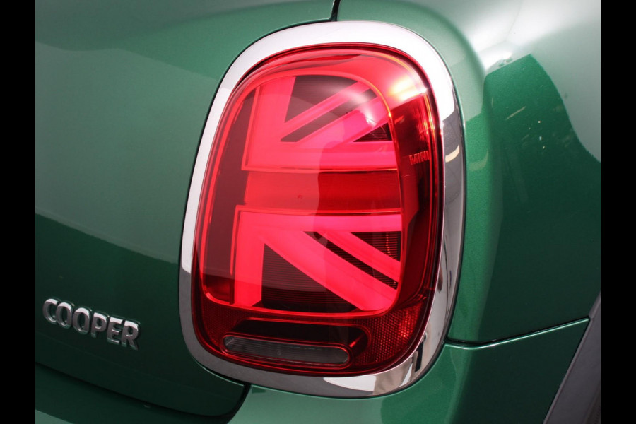 MINI Mini 1.5 Cooper Automaat Maximise | Achteruitrij Camera | Navigatie | Keyless start | Climate Control | Parkeer sensoren | Verwarmde voorstoelen