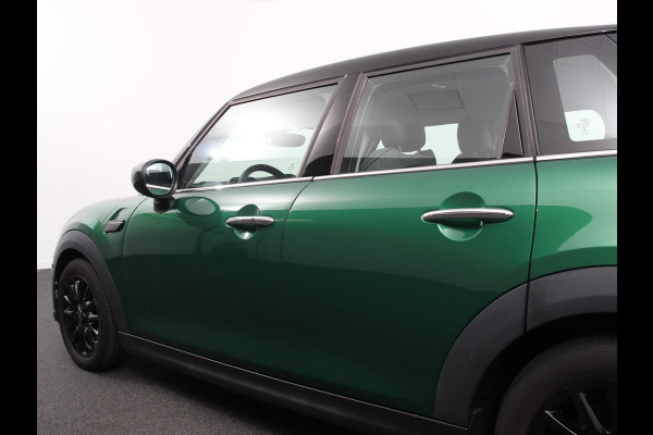 MINI Mini 1.5 Cooper Automaat Maximise | Achteruitrij Camera | Navigatie | Keyless start | Climate Control | Parkeer sensoren | Verwarmde voorstoelen