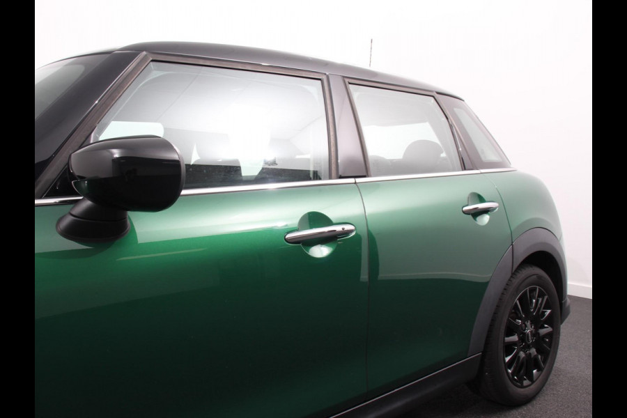 MINI Mini 1.5 Cooper Automaat Maximise | Achteruitrij Camera | Navigatie | Keyless start | Climate Control | Parkeer sensoren | Verwarmde voorstoelen