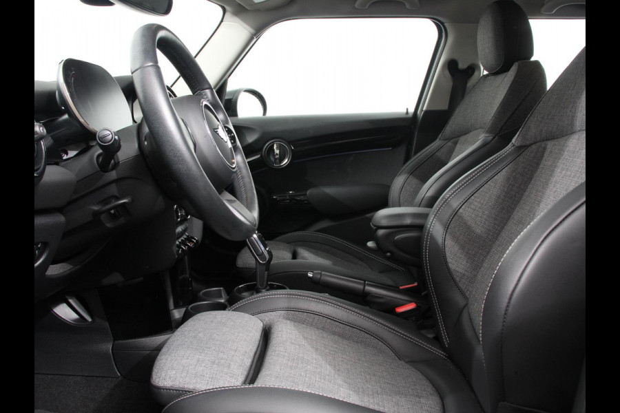 MINI Mini 1.5 Cooper Automaat Maximise | Achteruitrij Camera | Navigatie | Keyless start | Climate Control | Parkeer sensoren | Verwarmde voorstoelen