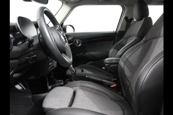 MINI Mini 1.5 Cooper Automaat Maximise | Achteruitrij Camera | Navigatie | Keyless start | Climate Control | Parkeer sensoren | Verwarmde voorstoelen