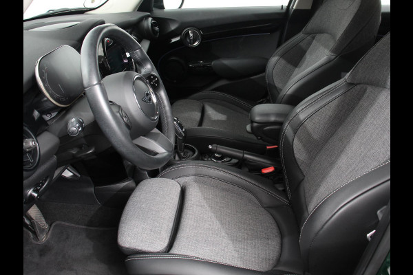 MINI Mini 1.5 Cooper Automaat Maximise | Achteruitrij Camera | Navigatie | Keyless start | Climate Control | Parkeer sensoren | Verwarmde voorstoelen