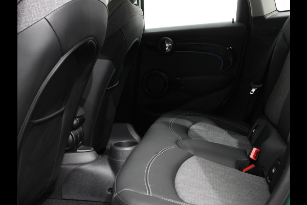 MINI Mini 1.5 Cooper Automaat Maximise | Achteruitrij Camera | Navigatie | Keyless start | Climate Control | Parkeer sensoren | Verwarmde voorstoelen