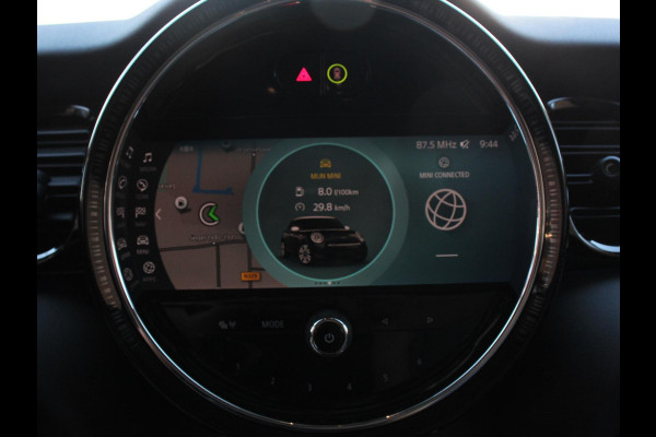 MINI Mini 1.5 Cooper Automaat Maximise | Achteruitrij Camera | Navigatie | Keyless start | Climate Control | Parkeer sensoren | Verwarmde voorstoelen