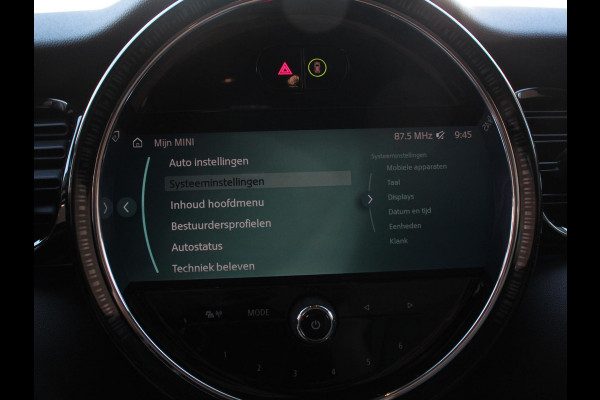 MINI Mini 1.5 Cooper Automaat Maximise | Achteruitrij Camera | Navigatie | Keyless start | Climate Control | Parkeer sensoren | Verwarmde voorstoelen