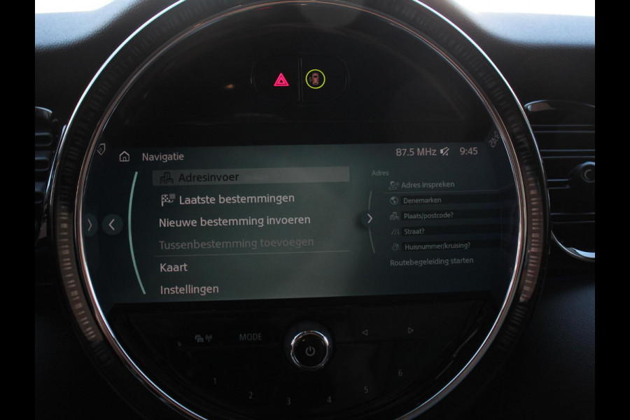 MINI Mini 1.5 Cooper Automaat Maximise | Achteruitrij Camera | Navigatie | Keyless start | Climate Control | Parkeer sensoren | Verwarmde voorstoelen