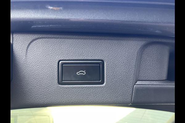 Volkswagen TERAMONT 3.6 VR6 277pk 7-Pers Pano Memory Stoelverw+Ventilatie 360° Leer BOMVOL!