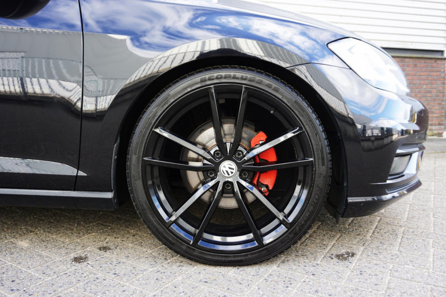 Volkswagen Golf 1.0 TSI 110PK Highline/19 Inch/Liefhebbersauto!!/ Moet gezien worden!!