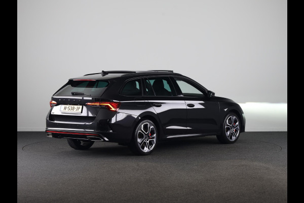 Škoda Octavia Combi 1.4 TSI RS iV PHEV Business 245 pk Automaat (DSG) | Navigatie | Panoramadak | Parkeersensoren | Achteruitrijcamera | Elektr. voorstoelen | Stoelverwarming |