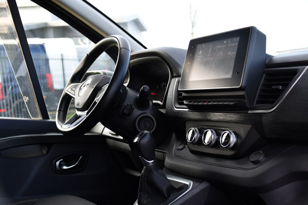 Renault Trafic 2.0 Blue dCi 170 T30 L2H1 Black Edition FULL OPTIONS! Adaptieve Cruise, Camera, Carplay, 170pk, Stoelverwarming, Trekhaak, LED, Automaat, Uniek!