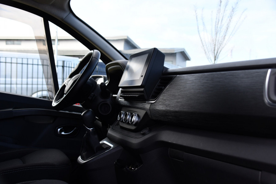 Renault Trafic 2.0 Blue dCi 170 T30 L2H1 Black Edition FULL OPTIONS! Adaptieve Cruise, Camera, Carplay, 170pk, Stoelverwarming, Trekhaak, LED, Automaat, Uniek!
