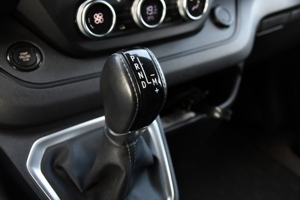 Renault Trafic 2.0 Blue dCi 170 T30 L2H1 Black Edition FULL OPTIONS! Adaptieve Cruise, Camera, Carplay, 170pk, Stoelverwarming, Trekhaak, LED, Automaat, Uniek!