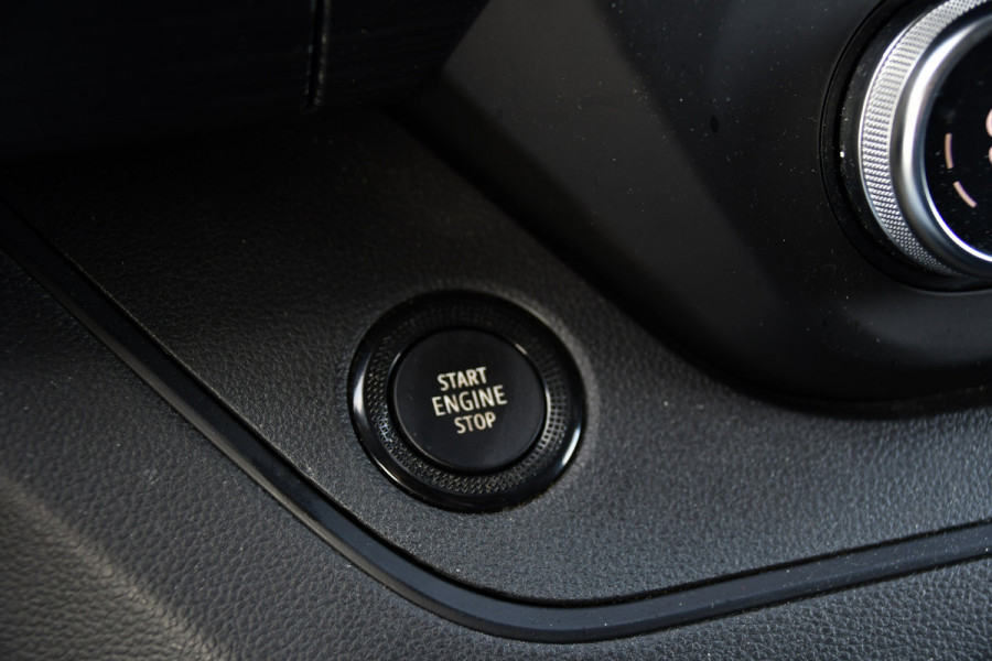 Renault Trafic 2.0 Blue dCi 170 T30 L2H1 Black Edition FULL OPTIONS! Adaptieve Cruise, Camera, Carplay, 170pk, Stoelverwarming, Trekhaak, LED, Automaat, Uniek!