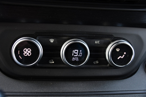 Renault Trafic 2.0 Blue dCi 170 T30 L2H1 Black Edition FULL OPTIONS! Adaptieve Cruise, Camera, Carplay, 170pk, Stoelverwarming, Trekhaak, LED, Automaat, Uniek!