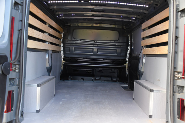 Renault Trafic 2.0 Blue dCi 170 T30 L2H1 Black Edition FULL OPTIONS! Adaptieve Cruise, Camera, Carplay, 170pk, Stoelverwarming, Trekhaak, LED, Automaat, Uniek!