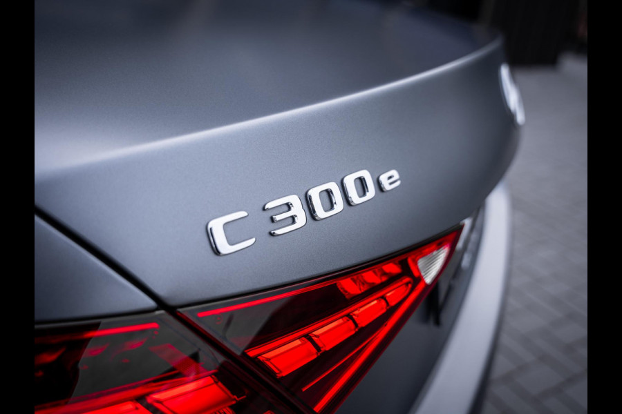 Mercedes-Benz C-Klasse C300 e AMG Line l Dealer O.H l 1e eig l ACC l Sfeerverlicht. l Burmester