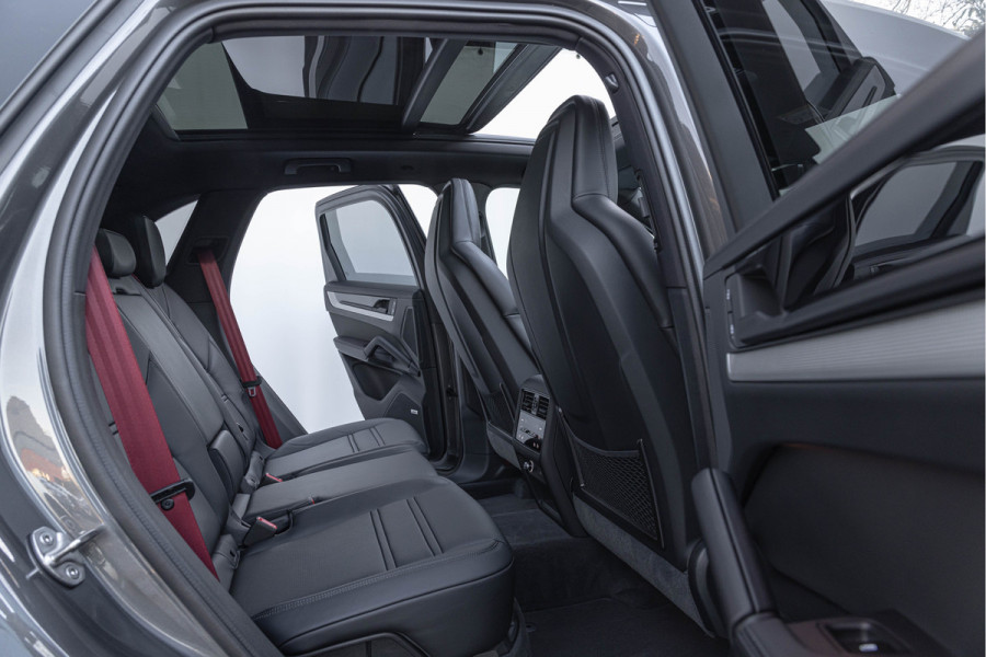 Porsche Cayenne 3.0 S E-Hybrid 520pk Sport-Design Pano 22'' PASM Trekhaak ACC