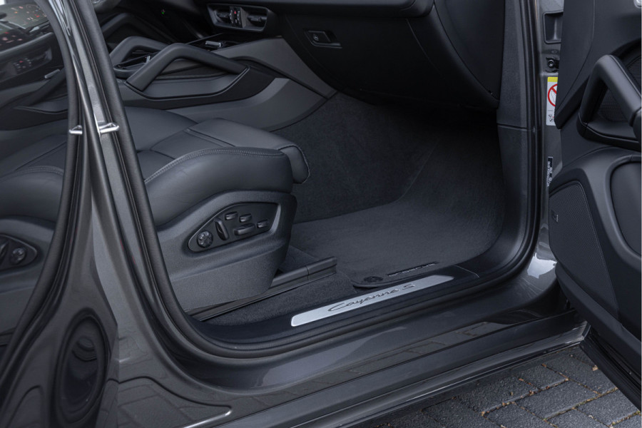 Porsche Cayenne 3.0 S E-Hybrid 520pk Sport-Design Pano 22'' PASM Trekhaak ACC