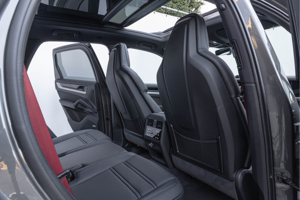 Porsche Cayenne 3.0 S E-Hybrid 520pk Sport-Design Pano 22'' PASM Trekhaak ACC