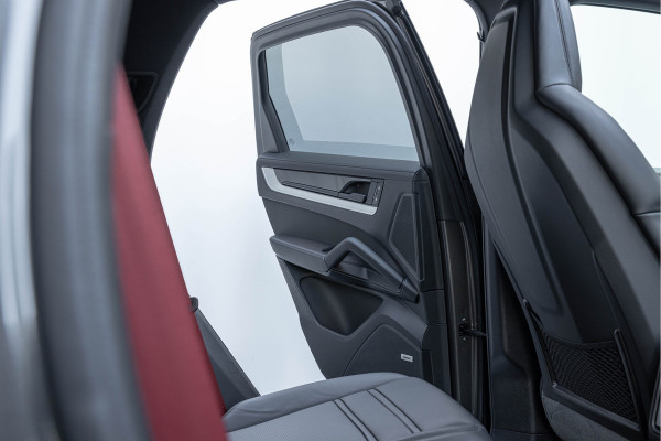 Porsche Cayenne 3.0 S E-Hybrid 520pk Sport-Design Pano 22'' PASM Trekhaak ACC