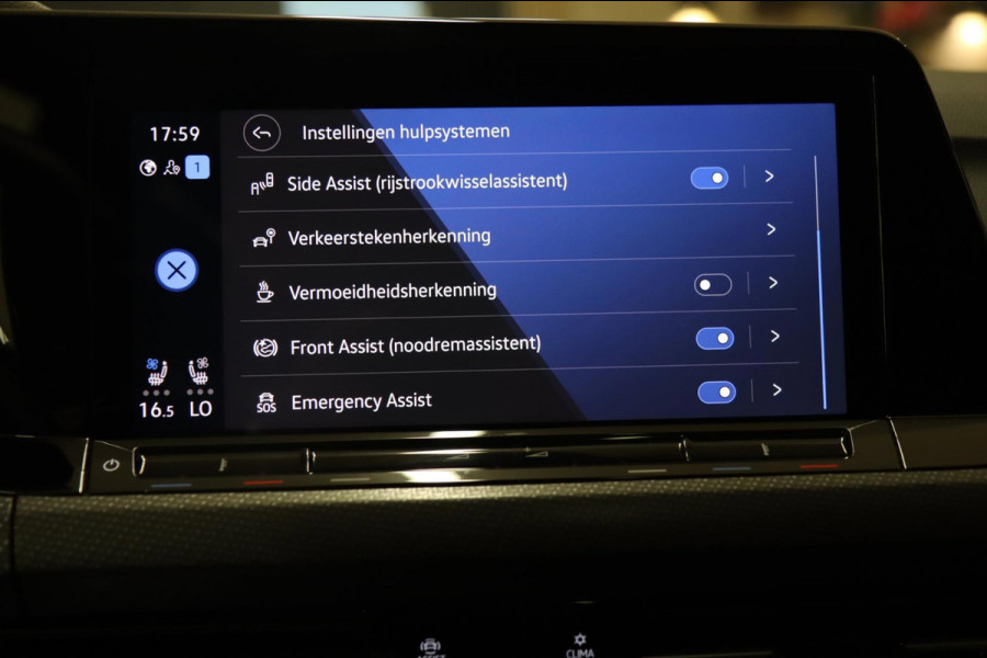 Volkswagen Golf 2.0 TSI R 4Motion PERFORMANCE AKRA/PANO/HUD/IQ/H-K/BOMVOL