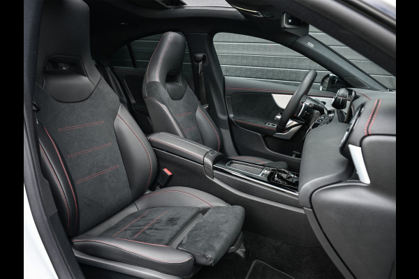 Mercedes-Benz CLA-Klasse 250 e AMG Line | Panoramadak | Distronic | Night pack | Stoelverwarming | 360 camera | Keyless | Head-up | Ambiance interieur