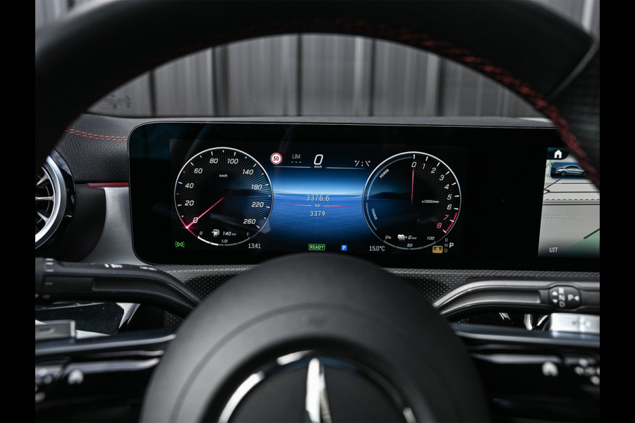 Mercedes-Benz CLA-Klasse 250 e AMG Line | Panoramadak | Distronic | Night pack | Stoelverwarming | 360 camera | Keyless | Head-up | Ambiance interieur