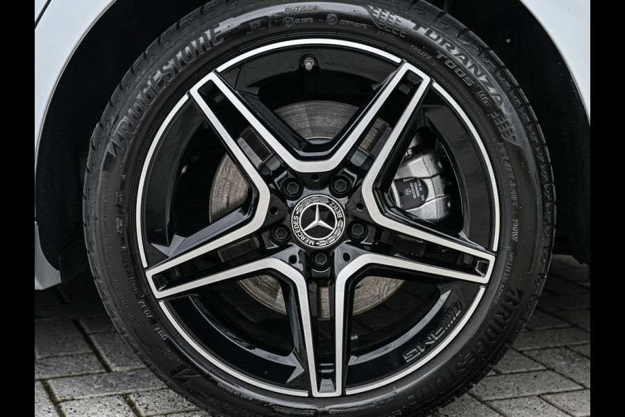 Mercedes-Benz CLA-Klasse 250 e AMG Line | Panoramadak | Distronic | Night pack | Stoelverwarming | 360 camera | Keyless | Head-up | Ambiance interieur