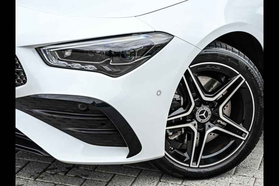 Mercedes-Benz CLA-Klasse 250 e AMG Line | Panoramadak | Distronic | Night pack | Stoelverwarming | 360 camera | Keyless | Head-up | Ambiance interieur
