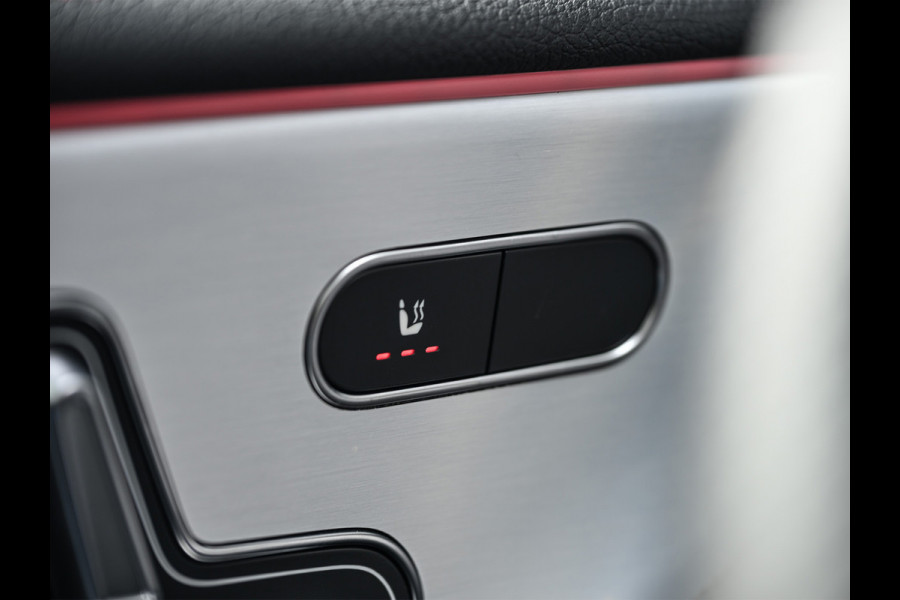 Mercedes-Benz CLA-Klasse 250 e AMG Line | Panoramadak | Distronic | Night pack | Stoelverwarming | 360 camera | Keyless | Head-up | Ambiance interieur