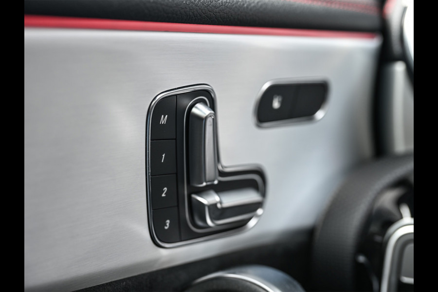 Mercedes-Benz CLA-Klasse 250 e AMG Line | Panoramadak | Distronic | Night pack | Stoelverwarming | 360 camera | Keyless | Head-up | Ambiance interieur