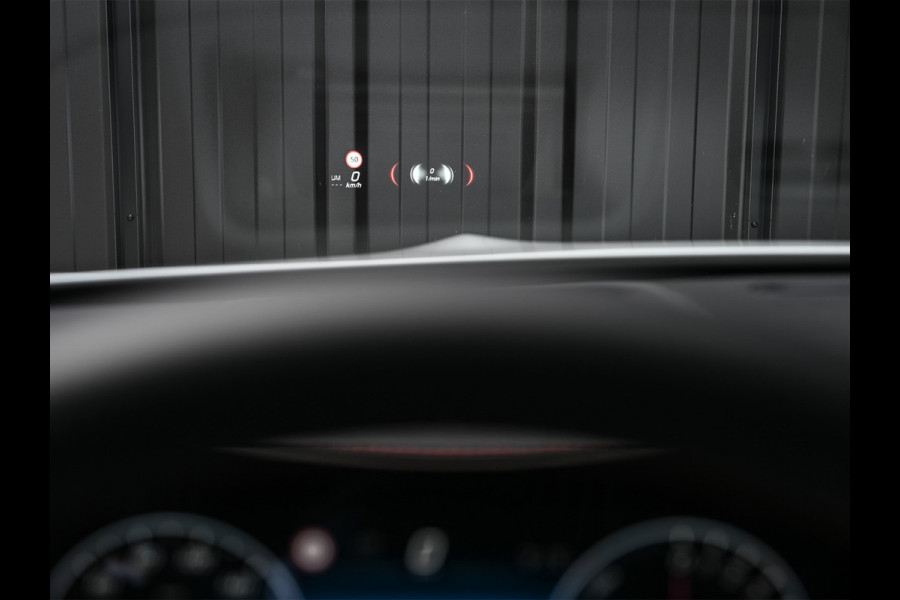 Mercedes-Benz CLA-Klasse 250 e AMG Line | Panoramadak | Distronic | Night pack | Stoelverwarming | 360 camera | Keyless | Head-up | Ambiance interieur