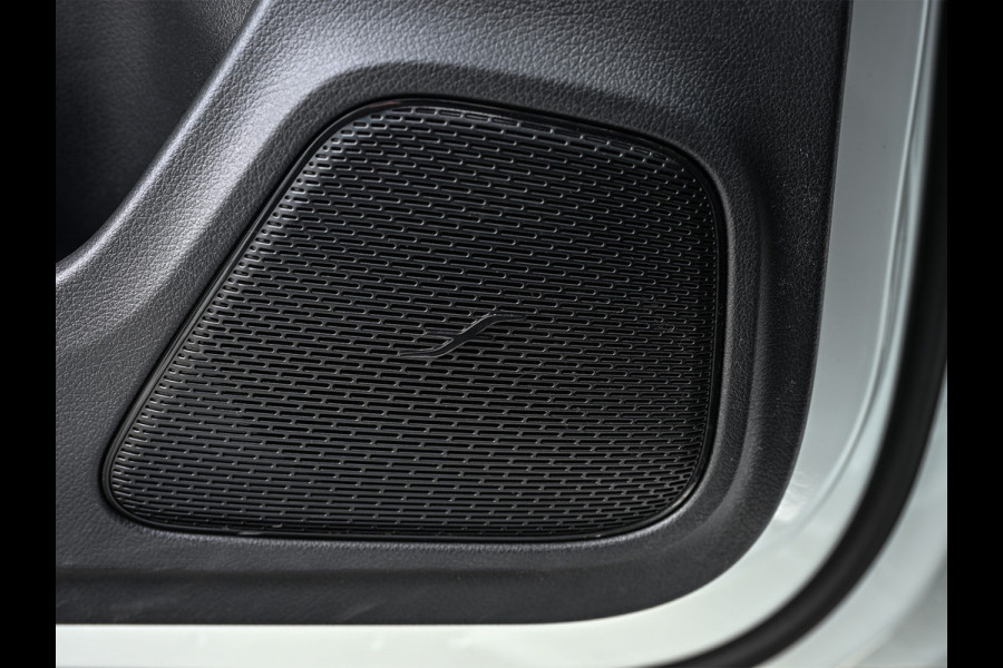 Mercedes-Benz CLA-Klasse 250 e AMG Line | Panoramadak | Distronic | Night pack | Stoelverwarming | 360 camera | Keyless | Head-up | Ambiance interieur