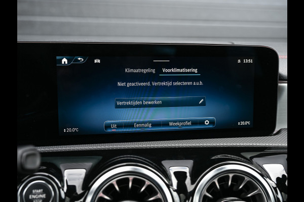 Mercedes-Benz CLA-Klasse 250 e AMG Line | Panoramadak | Distronic | Night pack | Stoelverwarming | 360 camera | Keyless | Head-up | Ambiance interieur