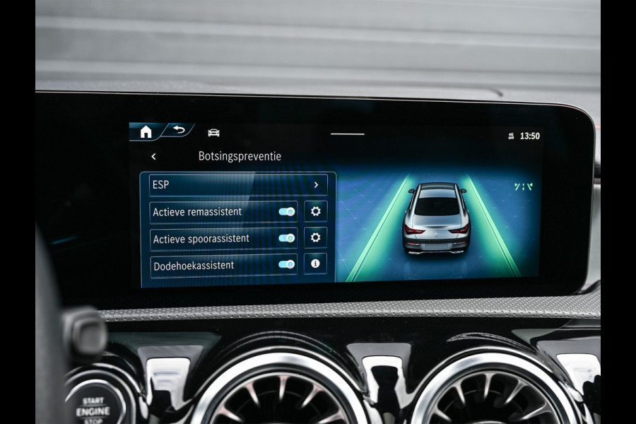 Mercedes-Benz CLA-Klasse 250 e AMG Line | Panoramadak | Distronic | Night pack | Stoelverwarming | 360 camera | Keyless | Head-up | Ambiance interieur