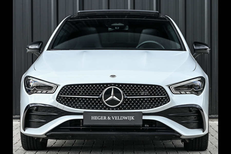 Mercedes-Benz CLA-Klasse 250 e AMG Line | Panoramadak | Distronic | Night pack | Stoelverwarming | 360 camera | Keyless | Head-up | Ambiance interieur