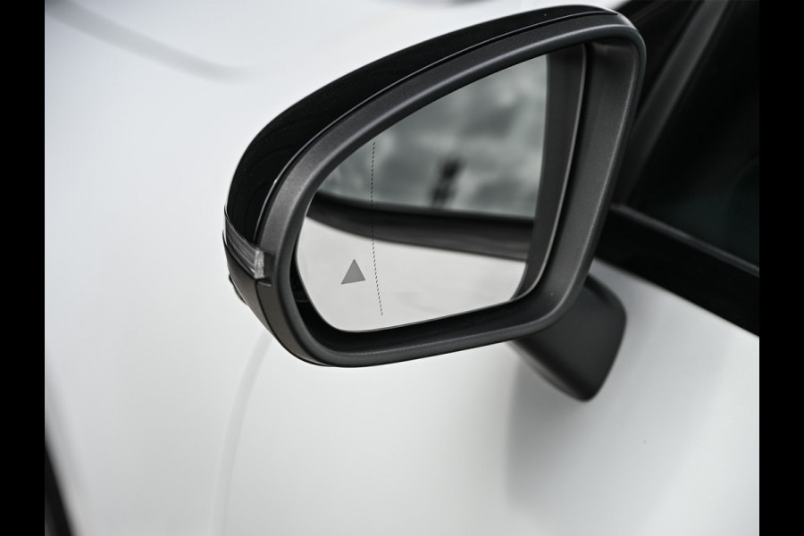 Mercedes-Benz CLA-Klasse 250 e AMG Line | Panoramadak | Distronic | Night pack | Stoelverwarming | 360 camera | Keyless | Head-up | Ambiance interieur