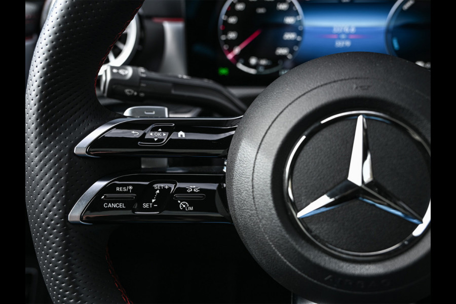 Mercedes-Benz CLA-Klasse 250 e AMG Line | Panoramadak | Distronic | Night pack | Stoelverwarming | 360 camera | Keyless | Head-up | Ambiance interieur