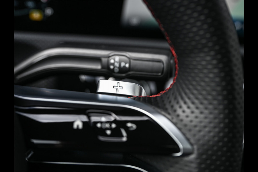 Mercedes-Benz CLA-Klasse 250 e AMG Line | Panoramadak | Distronic | Night pack | Stoelverwarming | 360 camera | Keyless | Head-up | Ambiance interieur