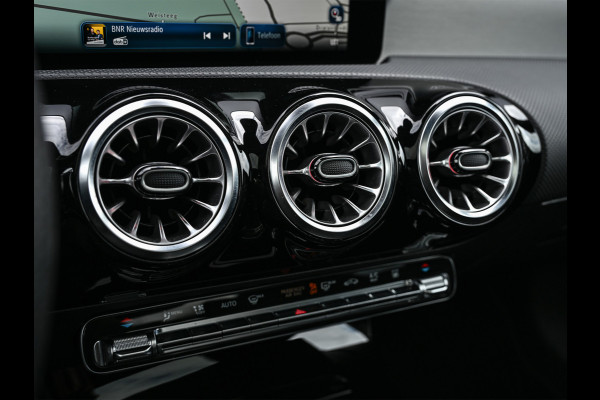 Mercedes-Benz CLA-Klasse 250 e AMG Line | Panoramadak | Distronic | Night pack | Stoelverwarming | 360 camera | Keyless | Head-up | Ambiance interieur