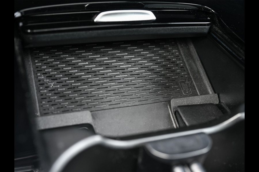 Mercedes-Benz CLA-Klasse 250 e AMG Line | Panoramadak | Distronic | Night pack | Stoelverwarming | 360 camera | Keyless | Head-up | Ambiance interieur