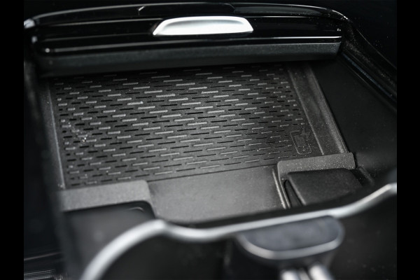 Mercedes-Benz CLA-Klasse 250 e AMG Line | Panoramadak | Distronic | Night pack | Stoelverwarming | 360 camera | Keyless | Head-up | Ambiance interieur