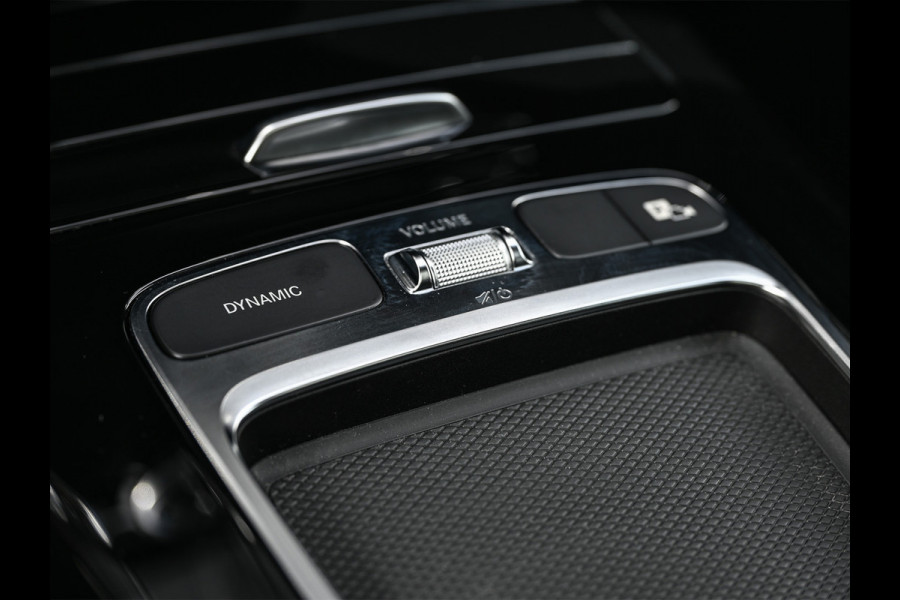 Mercedes-Benz CLA-Klasse 250 e AMG Line | Panoramadak | Distronic | Night pack | Stoelverwarming | 360 camera | Keyless | Head-up | Ambiance interieur